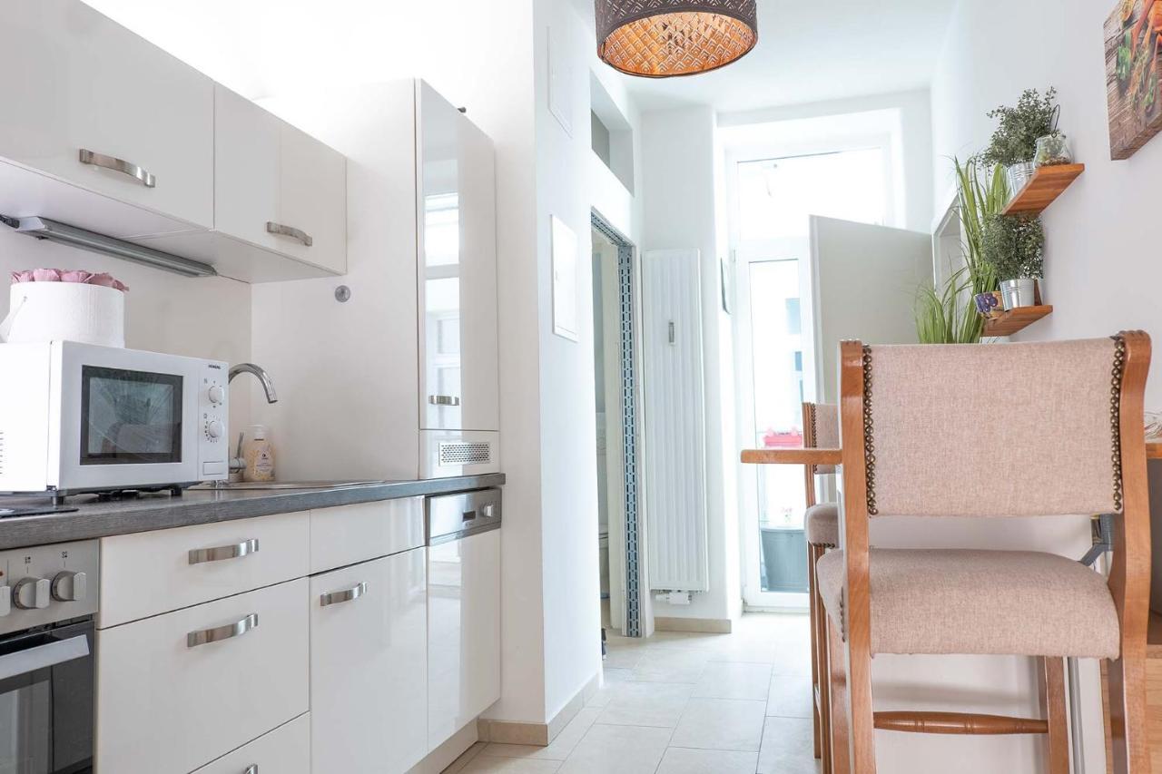 2 Rooms & Balcony - Top Location! Wien Exteriör bild